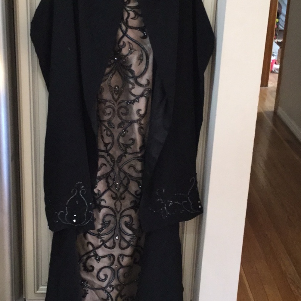 Dress - Picture 4 of 9